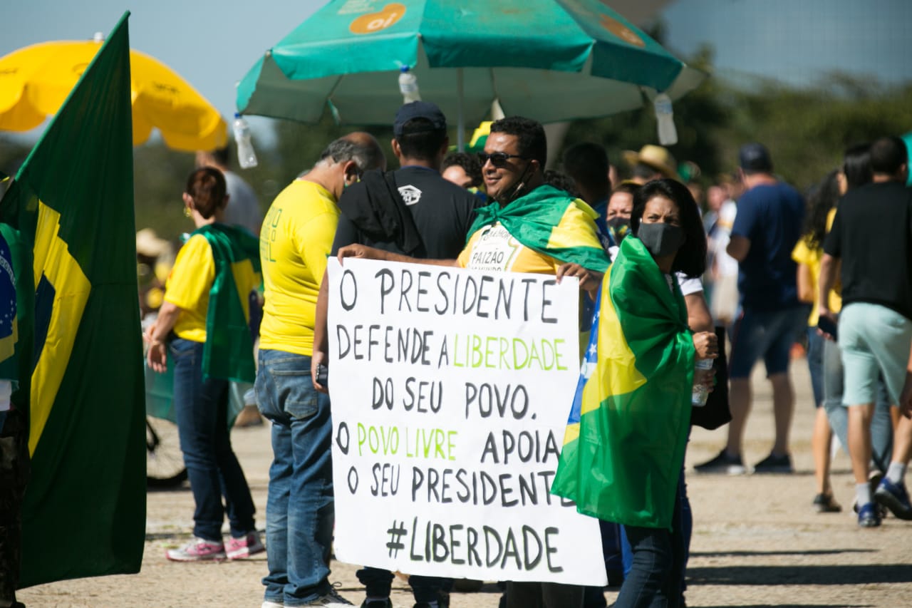 Jornal Folha De Colider Manifestantes Fazem Ato Pr Bolsonaro E