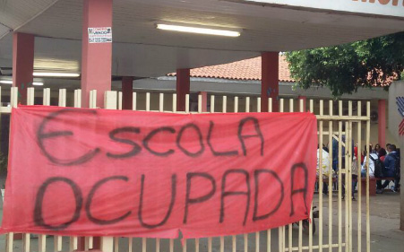 ESCOLA OCUPADA