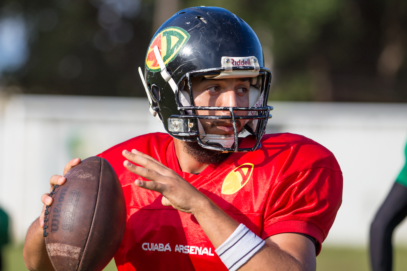Violinista será quarterback reserva do Cuiabá Arsenal