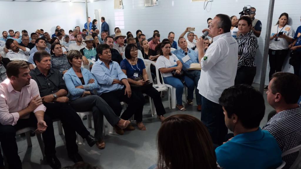 GOVERNADOR ENTREGA TUBOS (1)