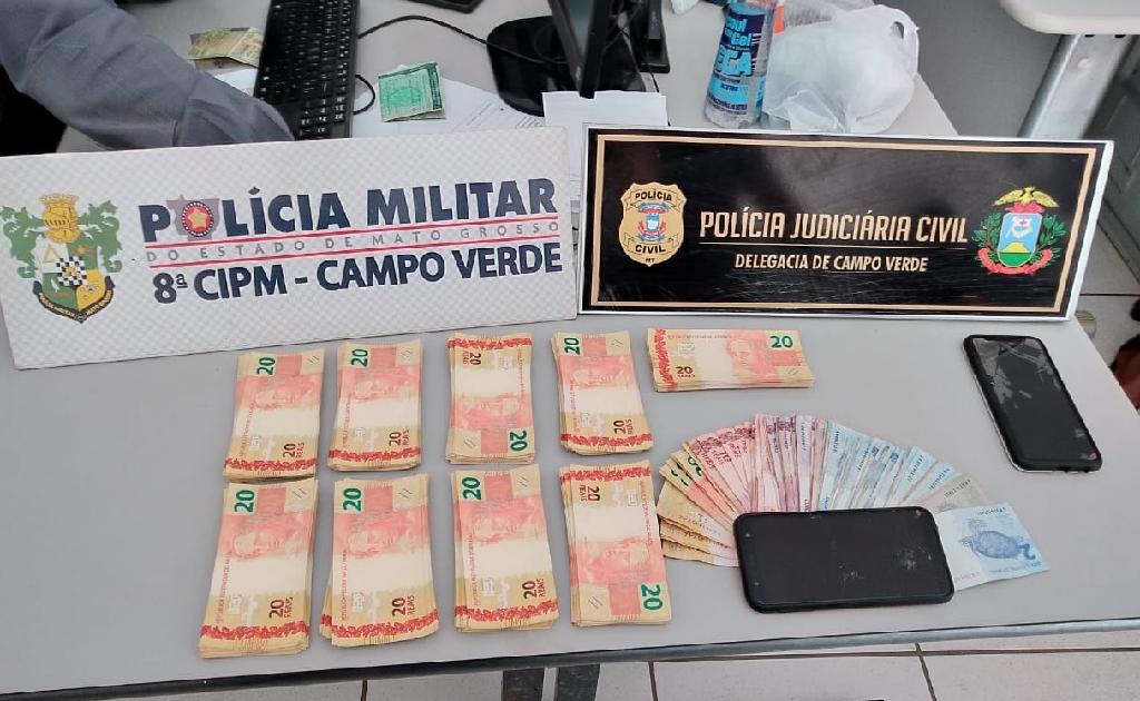 Moeda falsa campo verde