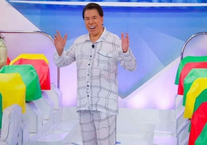 silvio_pijama-696x487