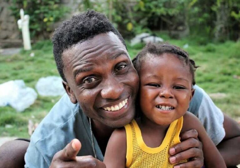 menino-lixo-formigas-interna-1-768x538