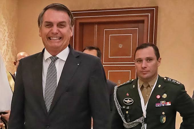 oficial e bolsonaro