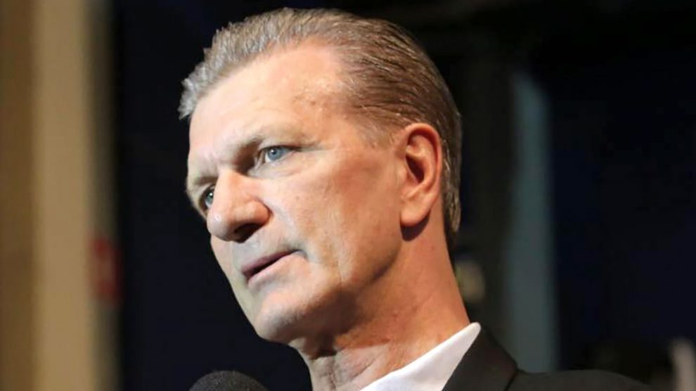 aron-dresch-990x556-2