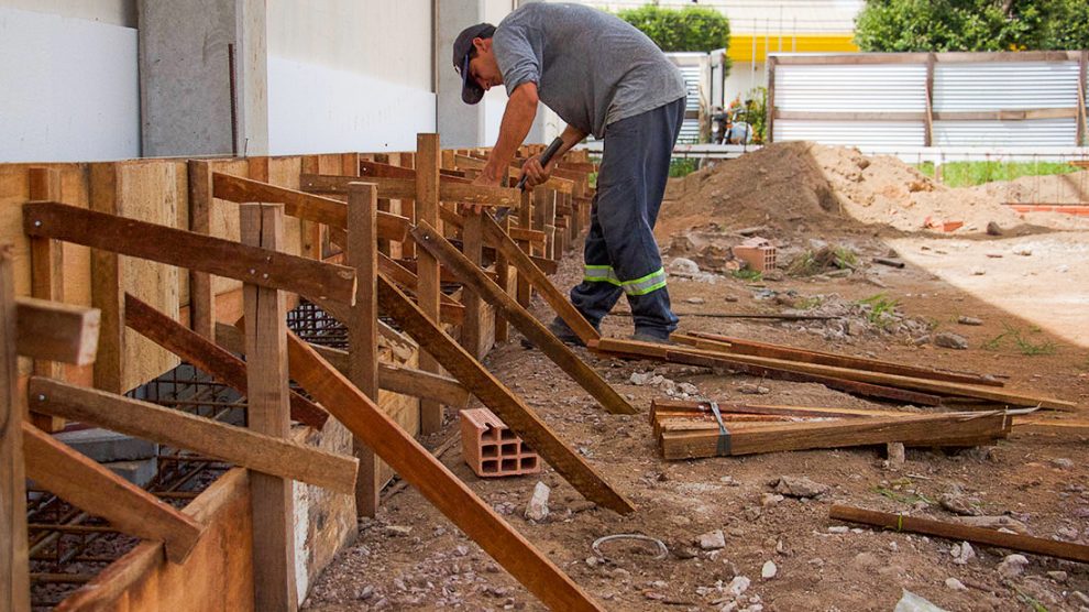 construccca7acc83o-civil-funcionacc81rios-trabalhadores-sinop-28-marccca7o-2021-socc81-noticc81ciasguilherme-araucc81jo-990x556-1