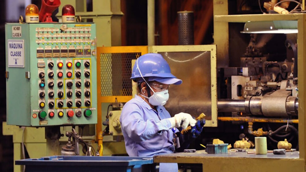 trabalho-industria-maquinacc81rios-mt-dezembro-2021-assessoria-990x556-1