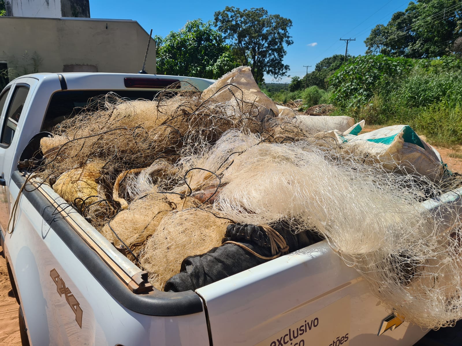 Destruição de materiais usados em pesca predatória Destruição de materiais usados em pesca predatória