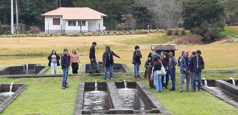 estudantes-e-professores-colocam-a-mao-na-massa-em-atividades-do-instituto-de-pesca-1