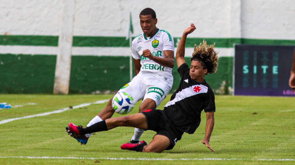 52734944349_067bce2195_b-990x556-1