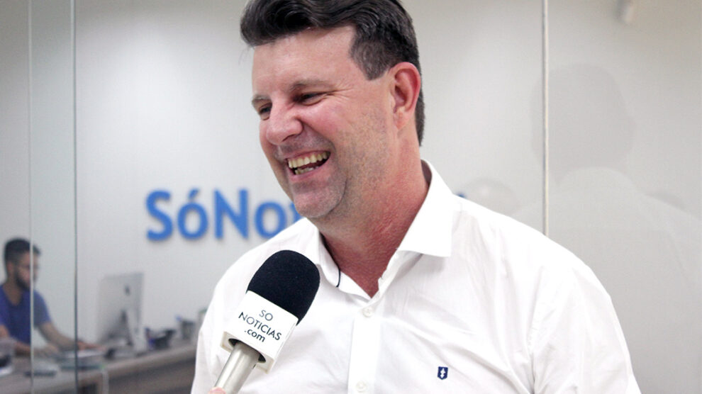 ari-lafin-prefeito-sorriso-maio-2023-so-noticiasguilherem-araujo-990x556-1