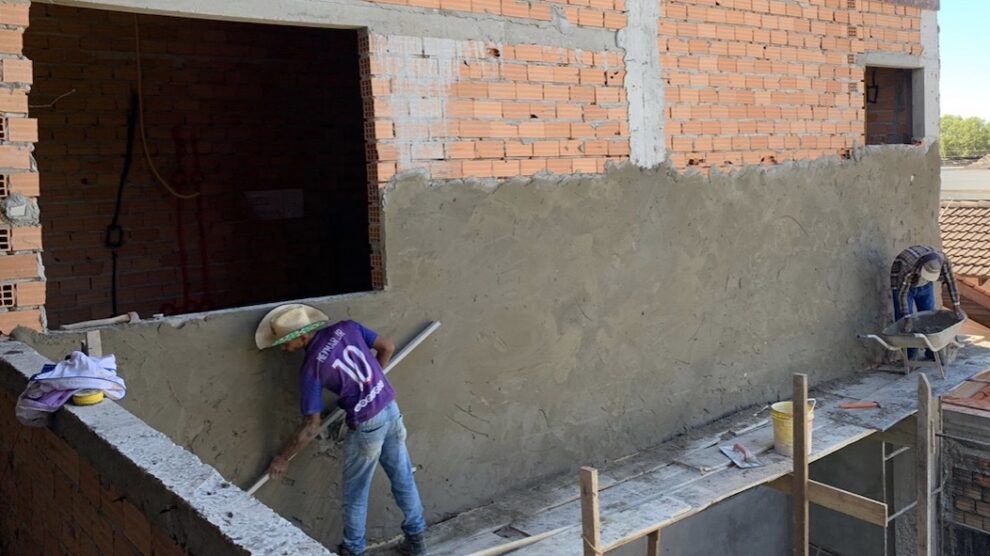 funcionarios-construcao-civil-sinop-julho-2023-so-noticias-990x556-1