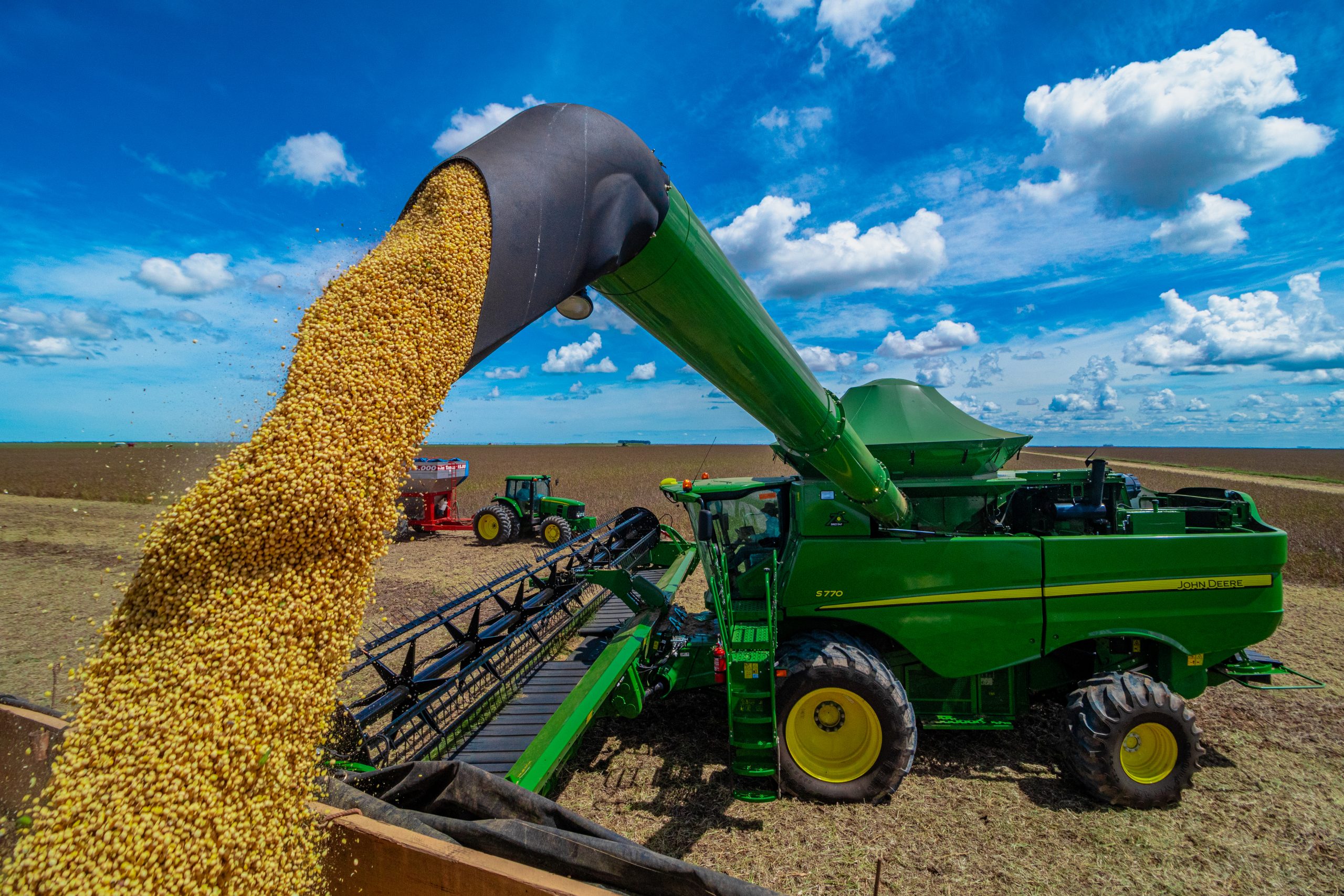 img_8534-scaled-1 Máquina colhe soja no oeste da Bahia