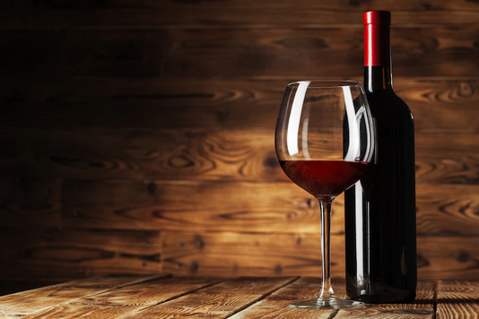 screenshot-2022-12-19-at-10-32-11-copo-e-garrafa-com-delicioso-vinho-tinto-na-mesa-contra-madeira-foto-premium produção de vinhos, apex