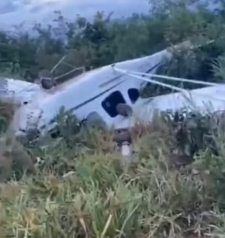 avião cai sem vítima