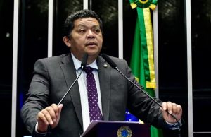 Tribunal Regional Eleitoral Cassa Chapa Inteira de Senador do PT Por Crimes de Corrupção