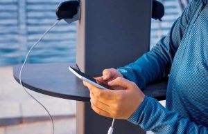 CUIDADO! golpe rouba dados e fotos em tomadas públicas