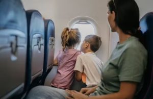 Acompanhantes de autistas têm 80% de desconto nas passagens aéreas; veja como conseguir