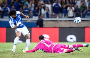 Cruzeiro vence o Flamengo com gol de Gabigol e assume o G4 do Brasileirão