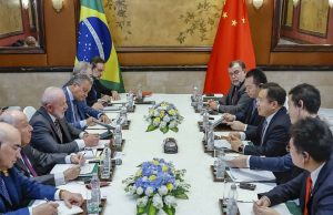 Na China, governo Lula anuncia investimento bilionário em carros, semicondutores e mais