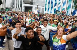 Marcha para Jesus reúne milhares de fiéis no centro do Rio de Janeiro