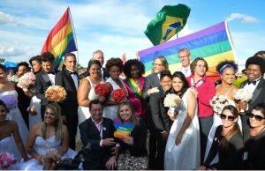 Casamento entre mulheres cresce 5,9% e é recorde em 2023, mostra IBGE; Já entre homens, houve recuo de 4,9%