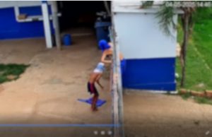 PULARAM O MURO: câmeras flagram invasão e impedem adolescentes de furtarem escola