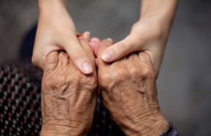 Lançada cartilha para enfrentamento da violência contra idosos