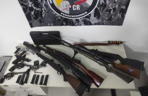 Operação da PM intercepta facção com fuzis, mais de 300 munições e R$20 mil