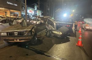 Carro ‘parte ao meio’ em grave acidente envolvendo três veículos na noite de ontem; Vídeo