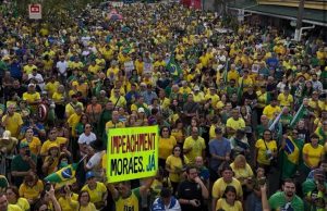 Apoiadores de Bolsonaro fazem protesto em Cuiabá