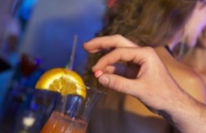 GOLPE ‘BOA NOITE, CINDERELA”: MP pede prisão preventiva de jovens que doparam turistas ingleses