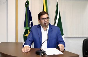 Vereador e presidente da Câmara Luciano Milani propõe mudança de ponto de táxi para local de maior visibilidade no centro de Colíder