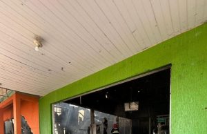 Incêndio de grandes proporções destrói supermercado em cidade do Nortão de MT