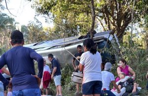Acidente com ônibus que caiu na ribanceira na serra São Vicente deixa dois mortos e 34 feridos