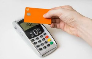 Golpista é presa após gastar R$ 11 mil com cartão furtado em MT