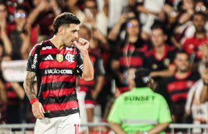 Flamengo aplica goleada histórica de 8 a 0 no Vitória e consolida liderança no Brasileirão