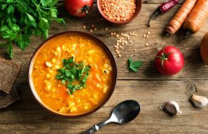 Canja de galinha realmente ajuda contra gripe e resfriado? Saiba o que diz a medicina