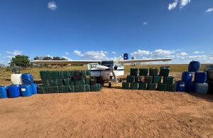 Avião é apreendido com 1 tonelada de cocaína em MT; vídeo