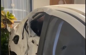 VÍDEO. Motorista abandona vítimas após acidente fatal; carro é localizado pela polícia