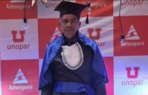 Pedreiro realiza sonho e se forma em engenharia aos 61 anos; “muita gente ria de mim”