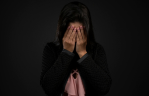 Empresa é condenada a indenizar vendedora alvo de ofensas sobre aparência física