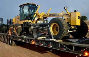 Prefeitura de Colíder recebe motoniveladora do Governo de Mato Grosso e reforça frota de maquinário