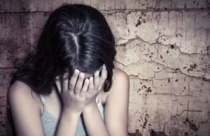 Vizinha ouve gritos e salva criança de seis anos que estava sendo abusada sexualmente em casa