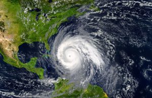 TEMPESTADE DO SÉCULO: furacão Melissa chega à Jamaica com mortes e ventos de 290 km/h