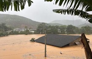 Chuvas deixam casas debaixo d’água; seis cidades de Santa Catarina decretam emergência