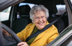 Saiba se idoso tem desconto no pedágio ou está isento de cobrança?