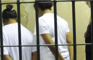 Seis crianças são encontradas sozinhas em casa nesta madrugada; mães foram presas