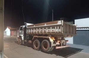 Homem é preso e caminhão furtado é recuperado na noite deste domingo(07)