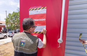 Farmácia é interditada por funcionar sem alvará e descumprir embargo